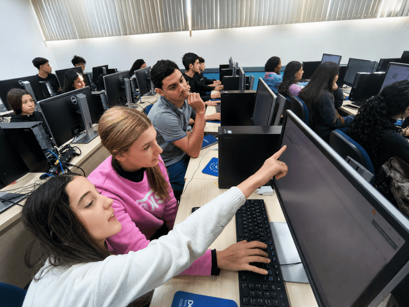 Dourados tem oportunidades de qualificação em áreas que vão da beleza à tecnologia