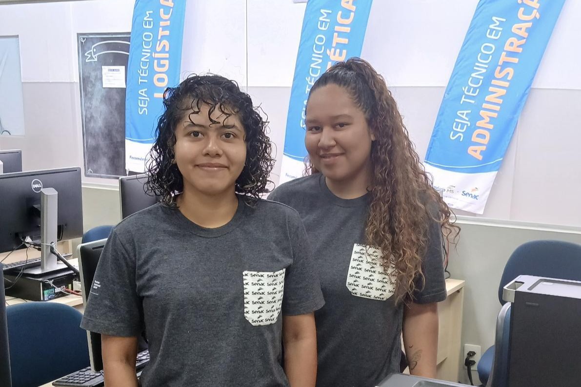 Alunas fazem 'caminhas pet' de pneu, incentivam adoção e sustentabilidade 