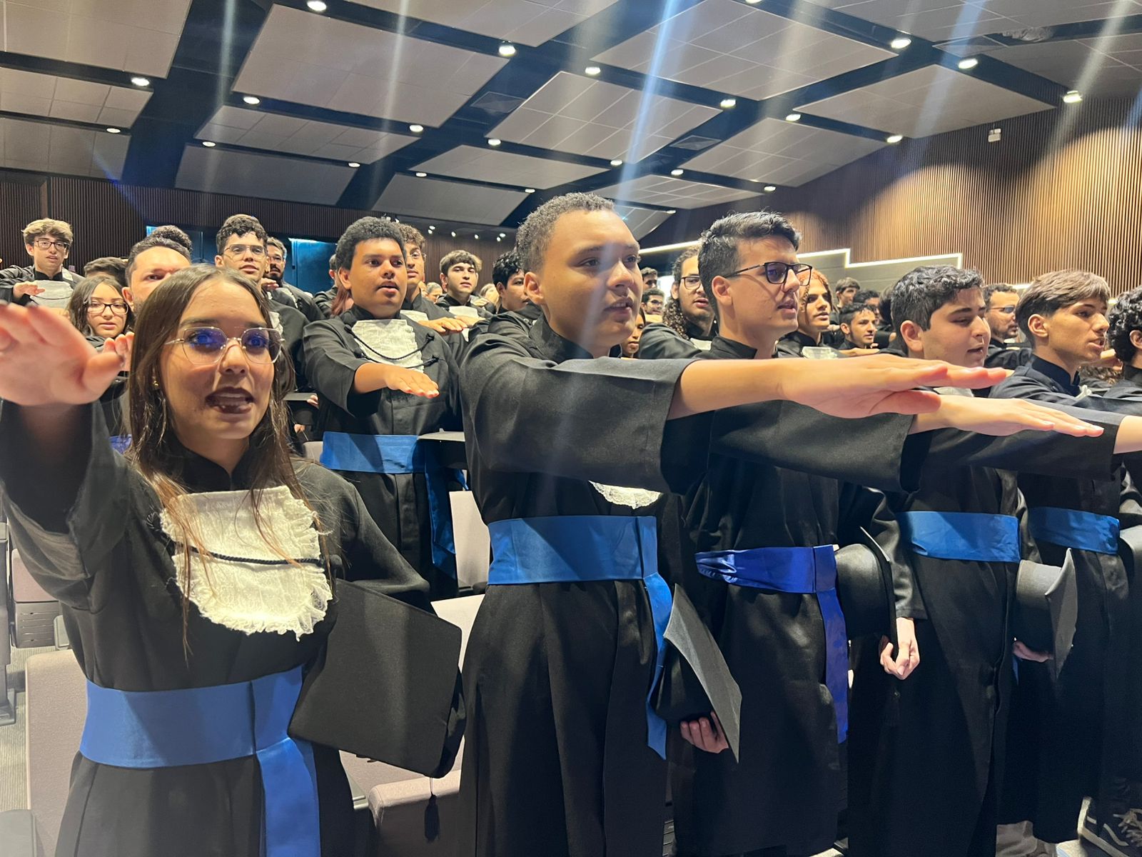 Alunos ingressam no mercado com salários de até R$ 3 mil