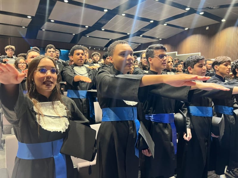 Alunos ingressam no mercado com salários de até R$ 3 mil